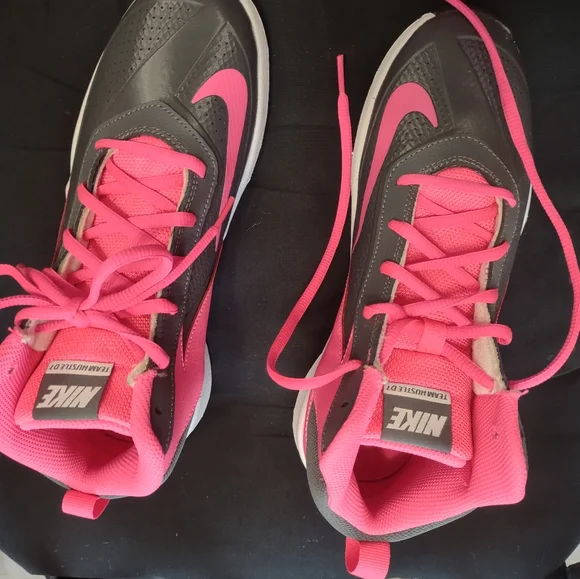 Nike - Picture 12 of 16